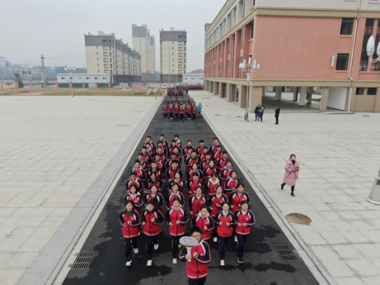 奔跑吧少年！吉安外國語實(shí)驗(yàn)學(xué)校高中部舉行跑操比賽（12月31日）134.jpg